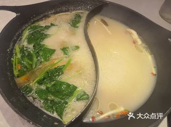 新辣道鱼火锅口味多，选择多，除了鱼火锅，店里也有牛羊