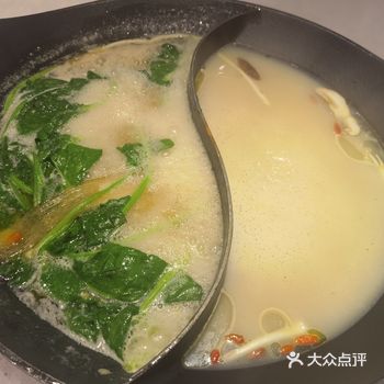 新辣道鱼火锅口味多，选择多，除了鱼火锅，店里也有牛羊