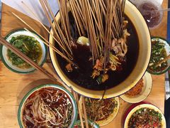 -拈签一笑黄牛肉辣卤串串