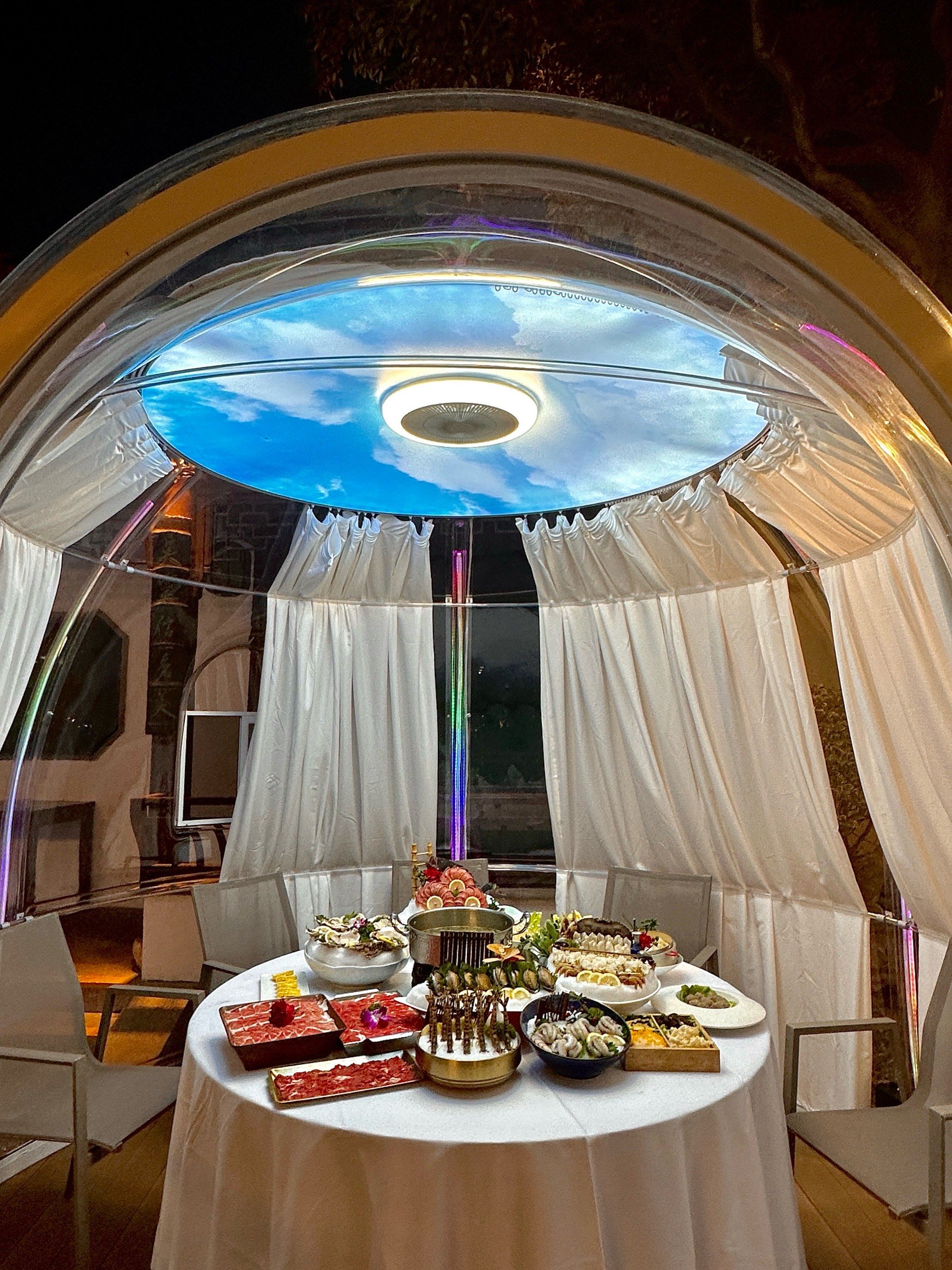 濠河边的星空屋火锅太浪漫啦