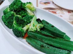 西兰花拼秋葵-赏点粤式点心(广州塔店)