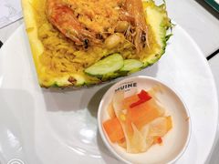 菠萝海鲜炒饭-美奈小馆·越南料理(中航城君尚购物中心店)