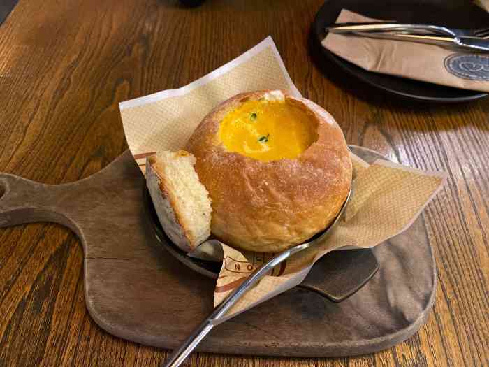 bourbon cookhouse玻本厨房(虹桥天地店)-"地方挺好找,北馆b1就是环境