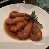 泳池边的晚餐