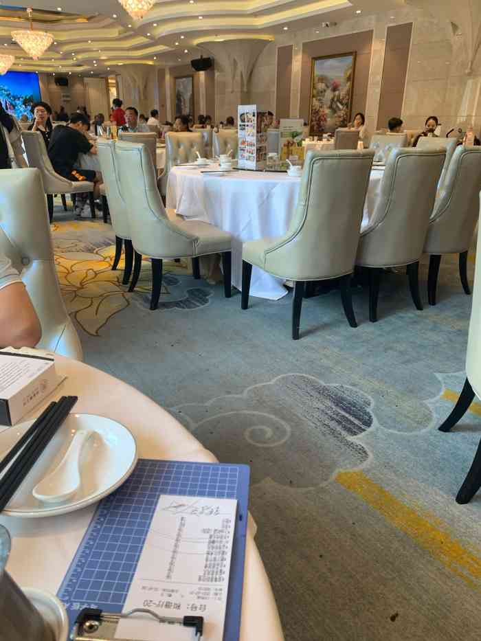 南粤春宴会庄园中餐厅-"这个中餐厅什么都好就是距离有点远住在附.