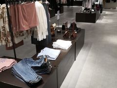 -URBAN REVIVO(七宝领展广场店)
