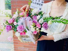 -何兮花店·气球派对鲜花店(马桥银春路万科城店)