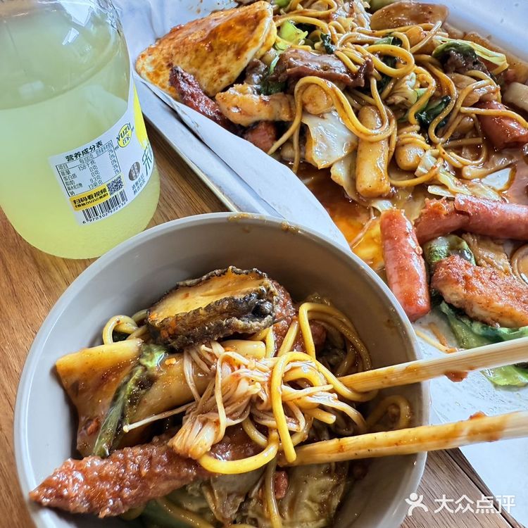 大王糖醋铁板烧，为啥中午生意噶噶好？！😋