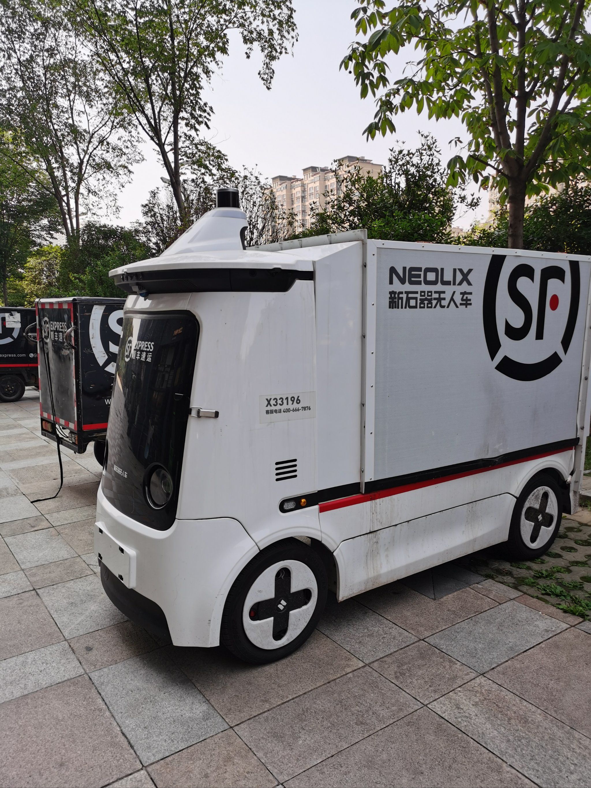 创作者赏金计划#顺丰快递
楼下顺丰网点停了一辆拉风的无人驾驶