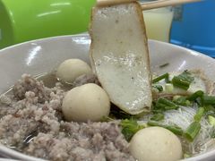 猪肉鱼蛋鱼饼汤米粉-榮泰米粉湯(Left Shop)