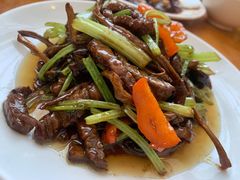 茶树菇炒牛柳-牧羊餐厅