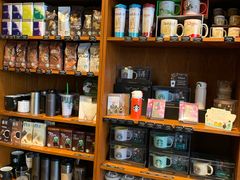 零售区-星巴克(呼和浩特民族商场店)