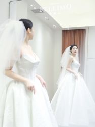 -派丽莫Pellimo原创设计婚纱品牌