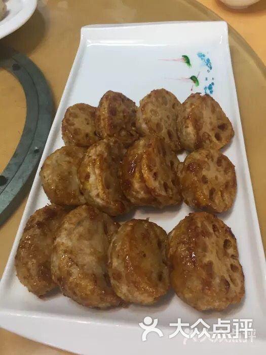 廉江河唇鱼头汤主题餐厅