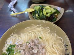 -亮亮面馆(经六路店)