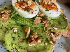 牛油果煮蛋吐司-RAC BAR(安福路店)