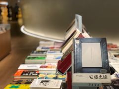 -新华文创·光的空间