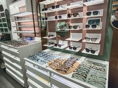 -GOOMI久米眼镜·蔡司·依视路·明月官方授权店(龙德紫金店)
