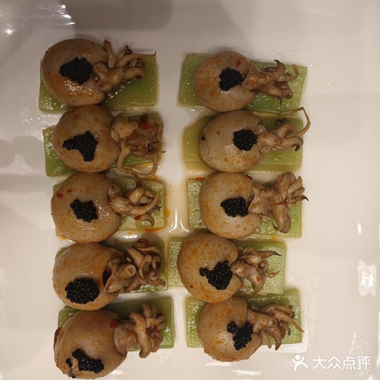 这家文化主题餐厅以其独特的设计和氛围深深吸引了我