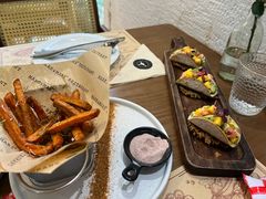 -Mark&Mars Restaurant