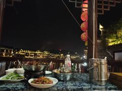 -临江餐馆二楼美食部落