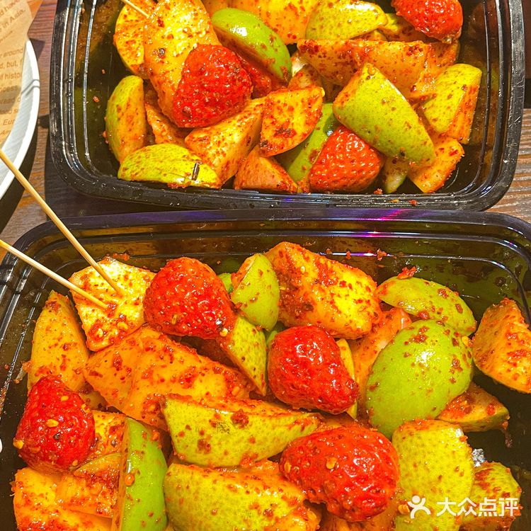 他家的甜品也不戳，hin解辣～一边听歌，一边看下雪