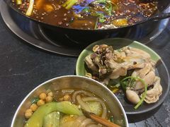 老铁锅秘制美蛙-鸿顺老铁锅美蛙鱼府(解放碑店)