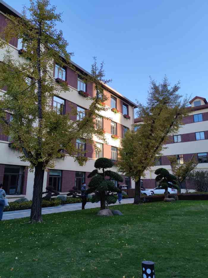 上海市第六十中学-"路过飘过,比较熟悉56中学,不知道有没有.