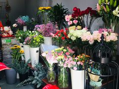 -何兮花店·气球派对鲜花店(马桥银春路万科城店)