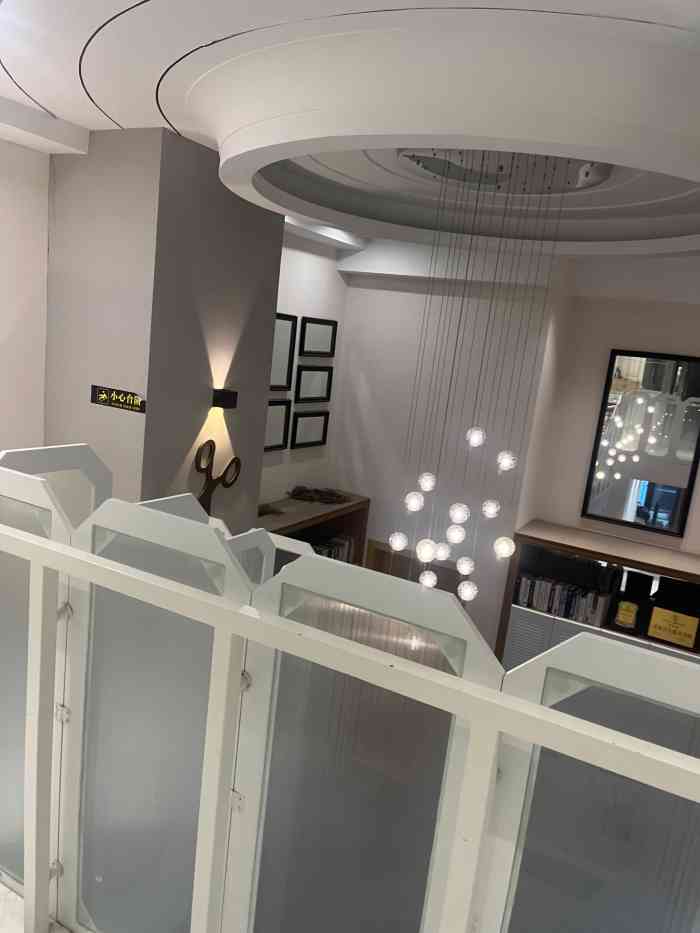 项目染发过完年来染个头发做个造型环境不错结果非常满意