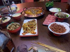 -虾弄弄海派小龙虾·牛羊蝎子火锅