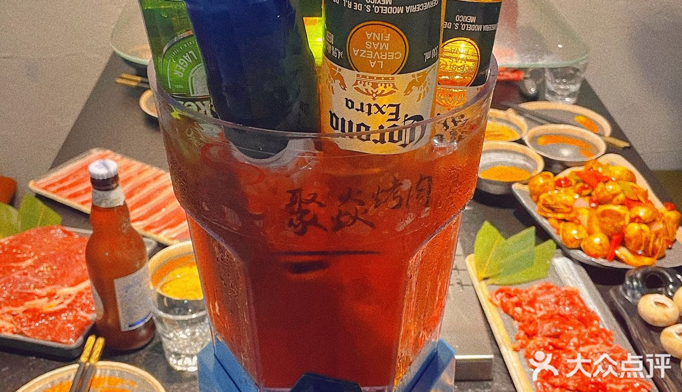 一家集烧烤烤肉啤酒桶一体的店 东北人冲！