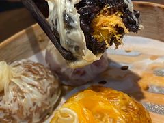 黑金蛋黄肉松纸皮烧卖-鑫震源·苏式大虾生煎(山塘街店)