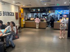 -麦当劳(上海虹桥站30B检票口楼上)