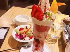 草莓奇异果椰果酸奶芭菲-Ufufu cafe(天神巷店)