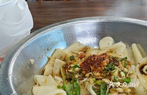 Oil-Poured Pork Noodles