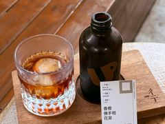 -彳亍咖啡·这里(水湾路店)