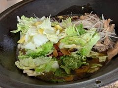 -粘豆包柴火铁锅炖