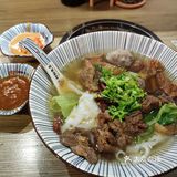 肉很大一块的牛腩河粉