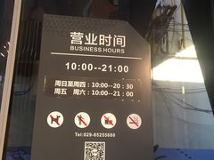 -新华里咖啡书吧(新华书店小寨店)