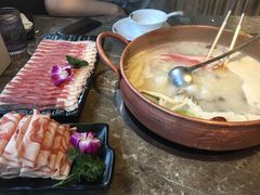 -三人行骨头王火锅(长寿店)