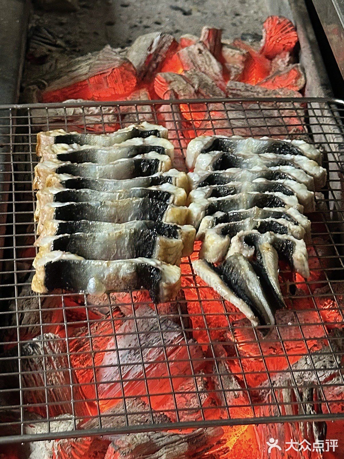 又是长见识的一顿！！现点现🔪的烤活鳗...