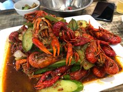 招牌十三香小龙虾-百味手拨龙虾馆(愚园路店)