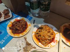 -爆炸头阿姨小四川正宗川味小吃(无任何分店)