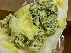 香草罗勒鸡肉奶酪饼-CIN CIN CANTINA&BAR