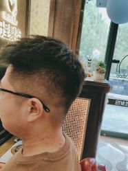 -东方先生国潮男士理发馆