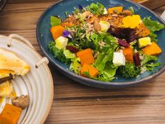 炙烤三文鱼甜菜头蜜汁南瓜沙拉-玲婧胡同·生日蛋糕·餐厅(嘉里城店)