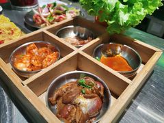 -马路牙子烧烤音乐酒馆(望京店)