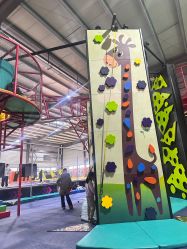 -趣玩空间蹦床乐园(临平旗舰店)