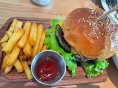-三勾JJJ Burger&Coffee(梅溪湖店)